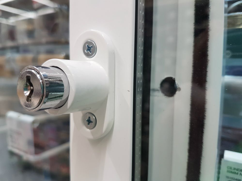 Reconoce la mejor cerradura para ventana corredera – Puertas De Seguridad  Barcelona